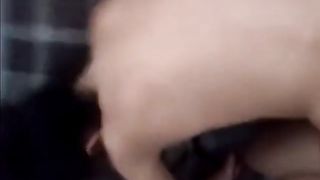 Magrinha gostosa dando o cuzinho bem gostoso