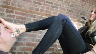 Dreamgirls in Socks - Presley's Sweaty Feet Challenge