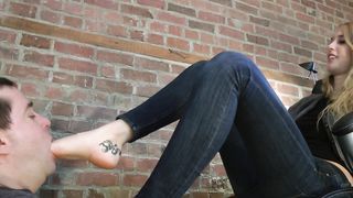 Dreamgirls in Socks - Presley's Sweaty Feet Challenge