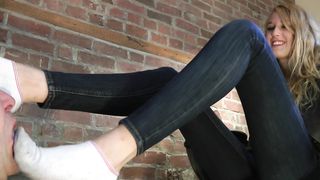 Dreamgirls in Socks - Presley's Sweaty Feet Challenge