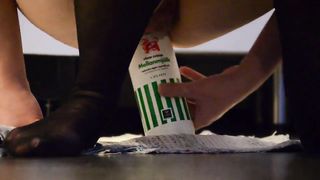 Insertion, eine Flasche reitet, anal