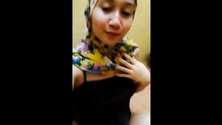 Asian girl in a hijab is playing, Tudung