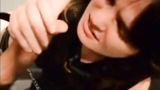 Ejac faciale dans l'ascenseur