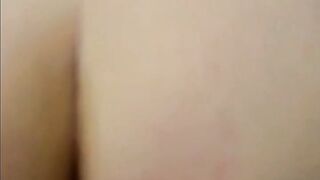 Ejac faciale dans l'ascenseur