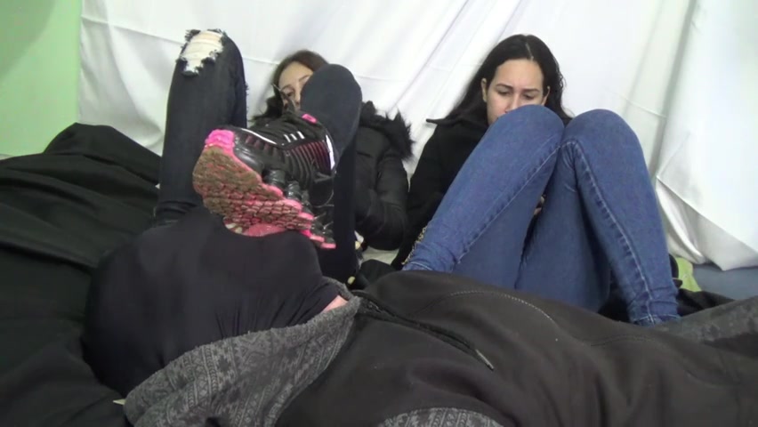 Brazil Fetish Girls - lick dirty sneakers