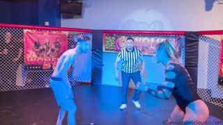 Dez wrestling in Octagon