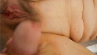 girl cums while showing pussy