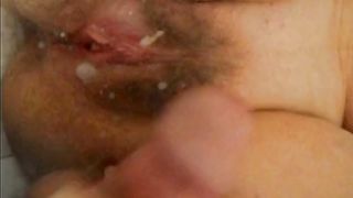 girl cums while showing pussy