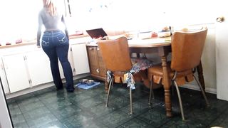 MILF WIDE HIPS ASS THIGHS 2