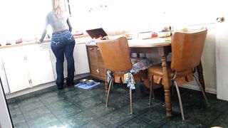 MILF WIDE HIPS ASS THIGHS 2