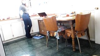 MILF WIDE HIPS ASS THIGHS 2