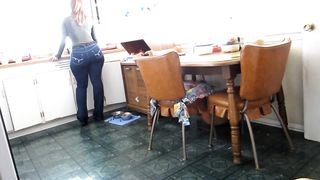 MILF WIDE HIPS ASS THIGHS 2