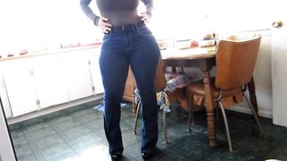 MILF WIDE HIPS ASS THIGHS 2