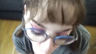 Nerdy girlfriend deepthroats